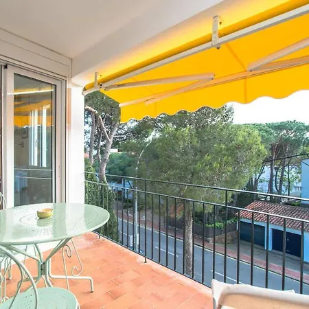 Sleeps 4 *